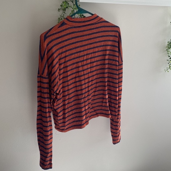 Dark blue and orange striped turtle neck - Picture 2 of 3
